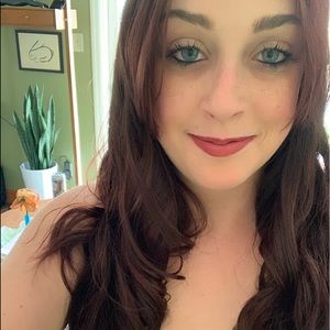 Meet your Posher, Becca